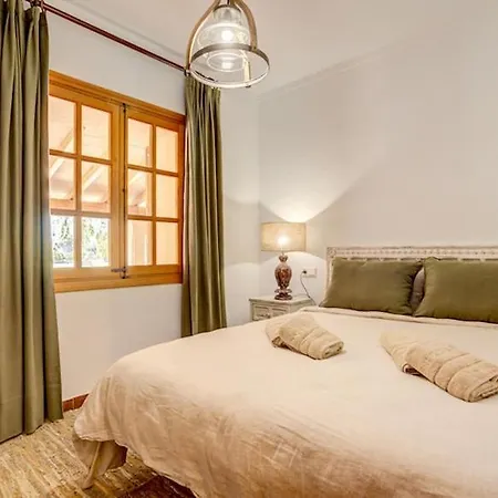 Sleeps 6 With Air Con And Wifi Villa Pollença