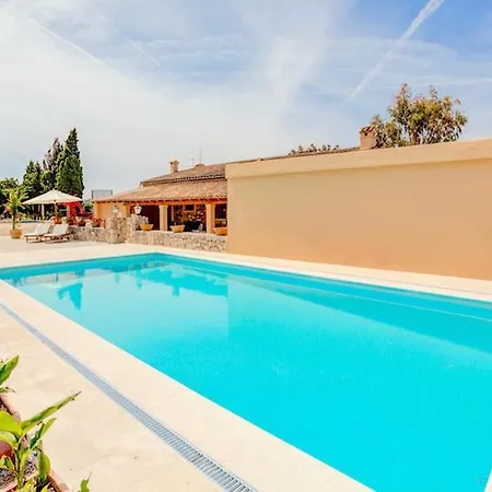 Villa Sleeps 6 With Air Con And Wifi *