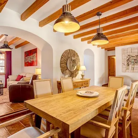 Villa Sleeps 6 With Air Con And Wifi