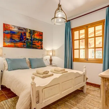 Sleeps 6 With Air Con And Wifi Villa *