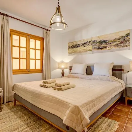 Sleeps 6 With Air Con And Wifi